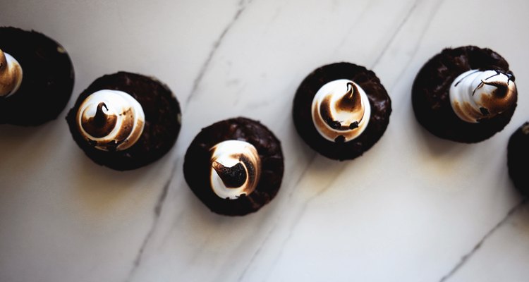 You can also use a kitchen blow torch to char the tops and sides of the brownie.