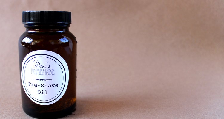 Label with free printable | DIY Men's Pre-Shave Oil