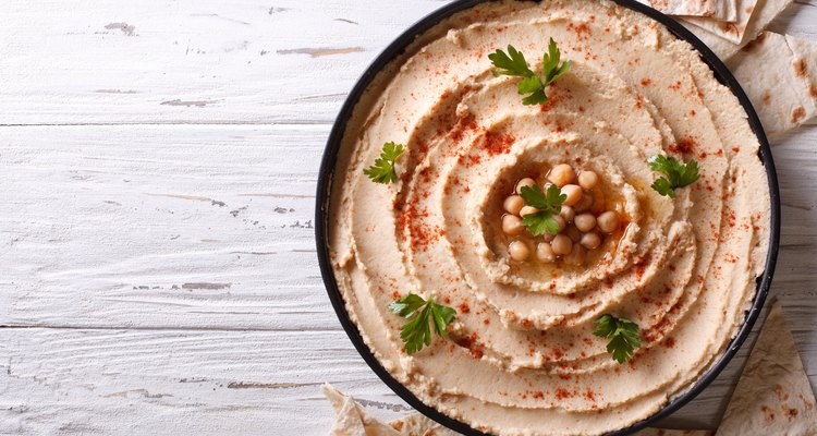 Classic hummus and pita chips