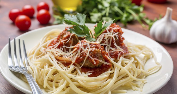 Spaghetti with Meatballs in Tomato Sauce