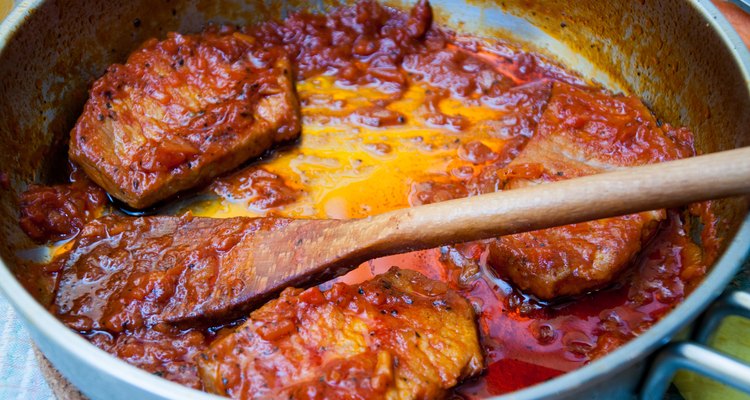 Pork chops in tomato sauce