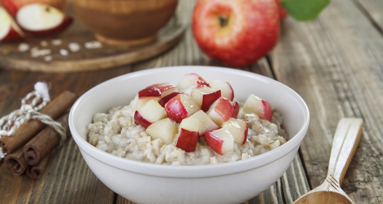 Oatmeal with caramelized apples