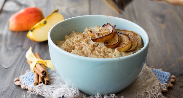 Oatmeal with baked apples and cinnamon