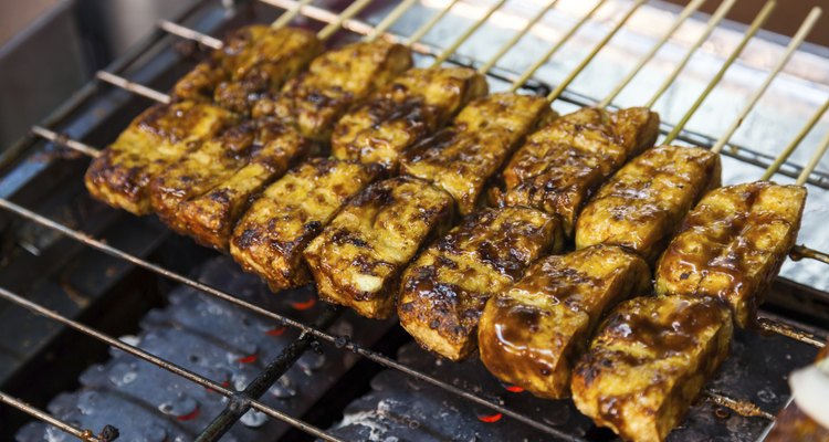Barbecue stinky tofu at night street market(vegan)
